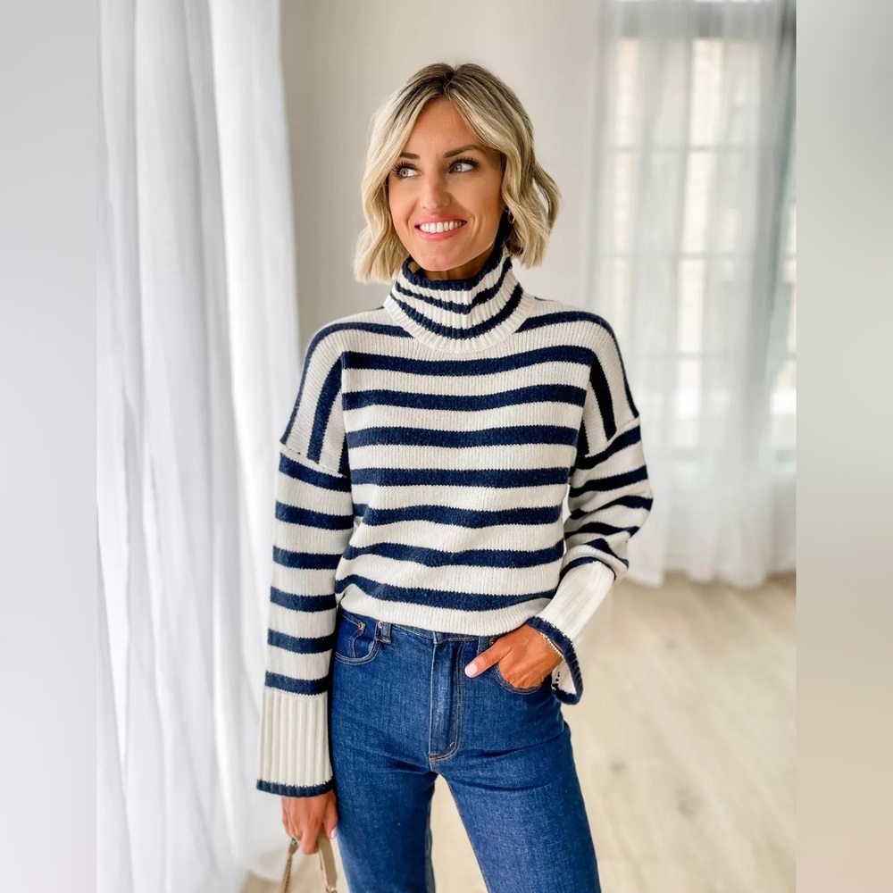 NWT! abercrombie & fitch Tuckable Easy Turtleneck Sweater, navy stripe, size M